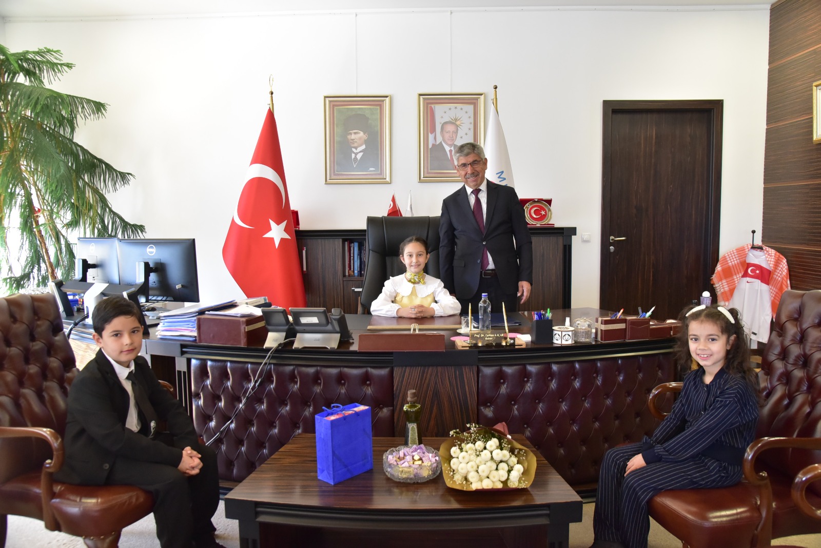 Muğla Sıtkı Koçman Üniversitesi’nde Anlamlı Devir Teslim: Rektörlük Makamı Çocuklara Emanet